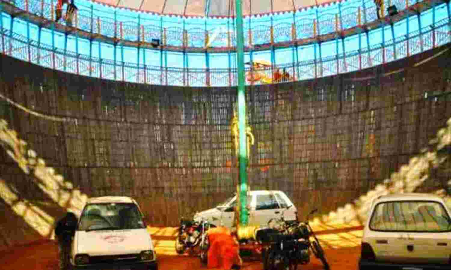 मौत का खेल दिखा करते हैं वो मनोरंजन मौत का खेल दिखा करते हैं वो मनोरंजन