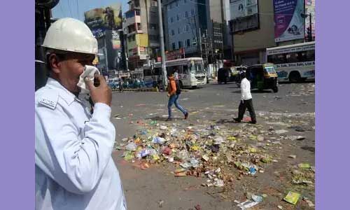पटना में सफाई कर्मचारियों की हड़ताल के चलते सड़कों पर करीब 2800 टन कूड़ा जमा