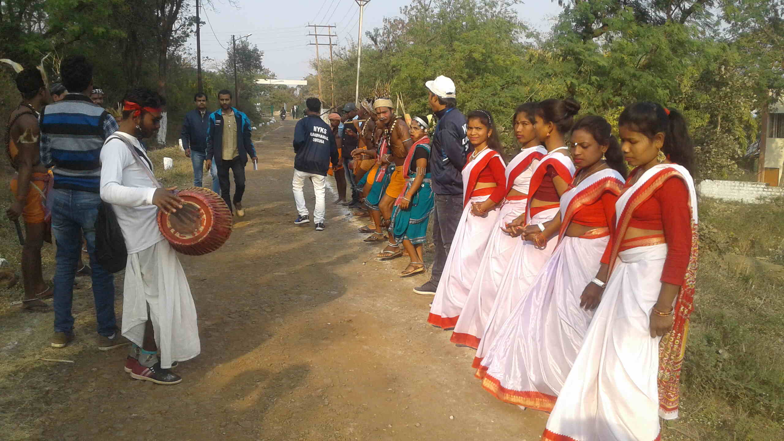 संस्कृति बचाने परंपराओं से जुड़े हैं, आदिवासी हैं हम