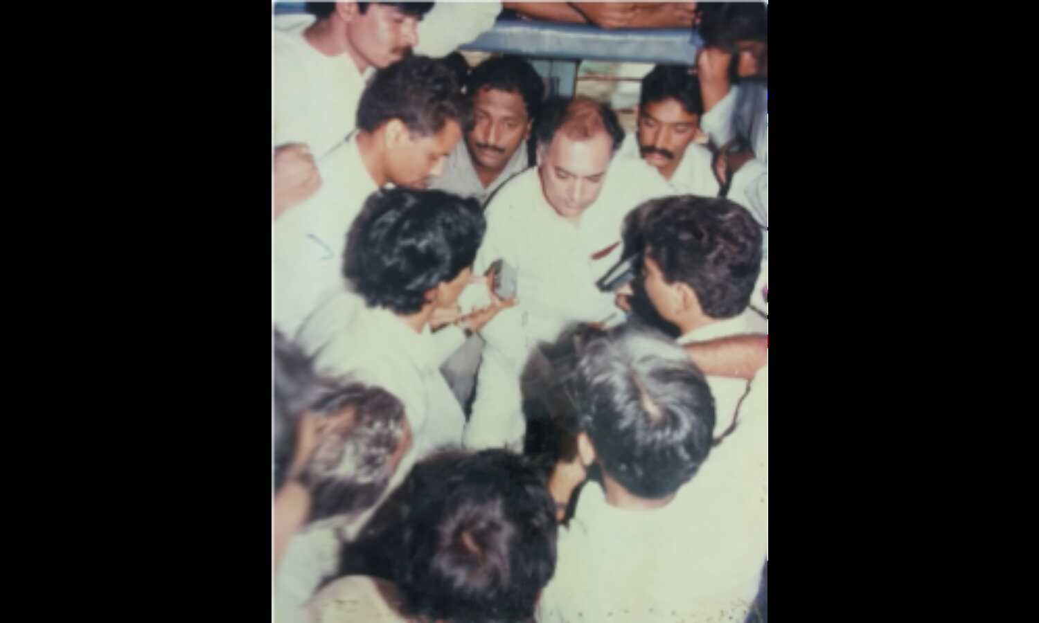 जब राजीव गांधी के सामने दिलीप चतुर्वेदी को एसएस आहलूवालिया ने चलती ट्रेन से दिया था धक्का