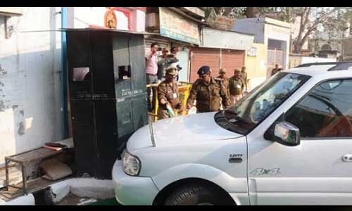 मथुरा में बाल-बाल बचे सीएम योगी, डिवाइडर से टकराई सीएम की कार