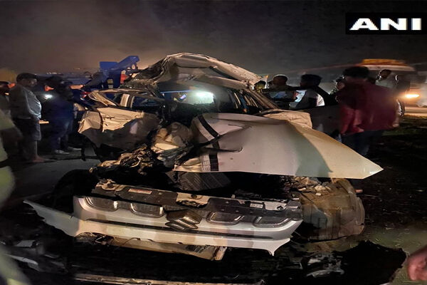 हादसा : कर्नाटक के तुमकुर में दो कारें भिड़ी, 13 लोगों की दर्दनाक मौत
