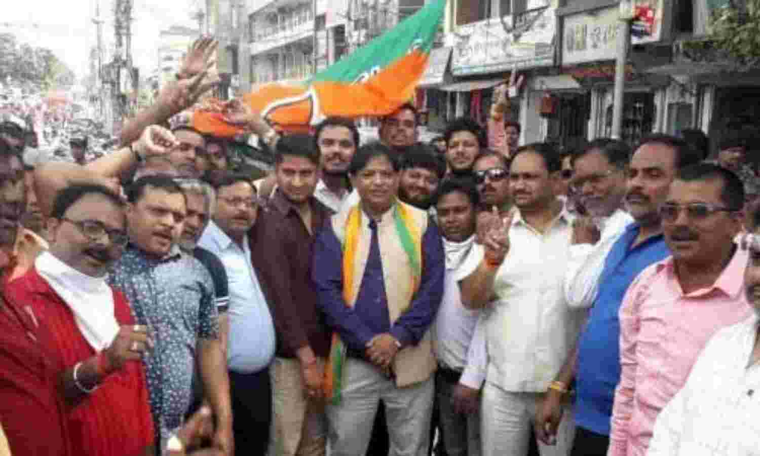 मप्र में फिर से खिलेगा कमल, भाजपा कार्यकर्ताओं ने मनाया जश्न