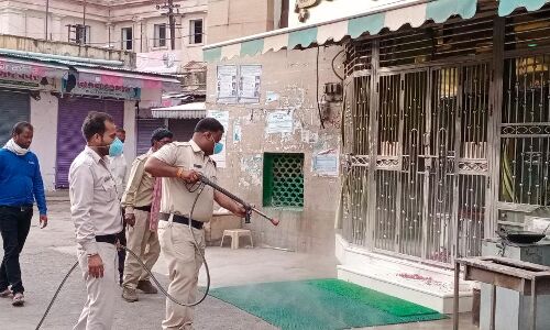 कोरोना : इंदौर, भोपाल, उज्जैन के अलावा 15 जिलों में 46 स्थान हॉट स्पॉट घोषित कोरोना : इंदौर, भोपाल, उज्जैन के अलावा 15 जिलों में 46 स्थान हॉट स्पॉट घोषित