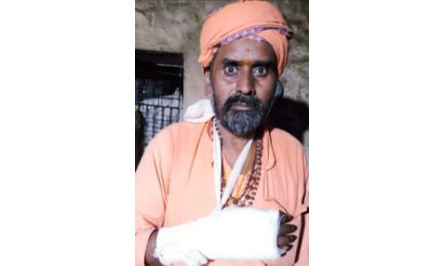 लॉकडाउन : पोहरी SDM ने उल्लंघन के नाम पर पुजारियों को पिटवाया