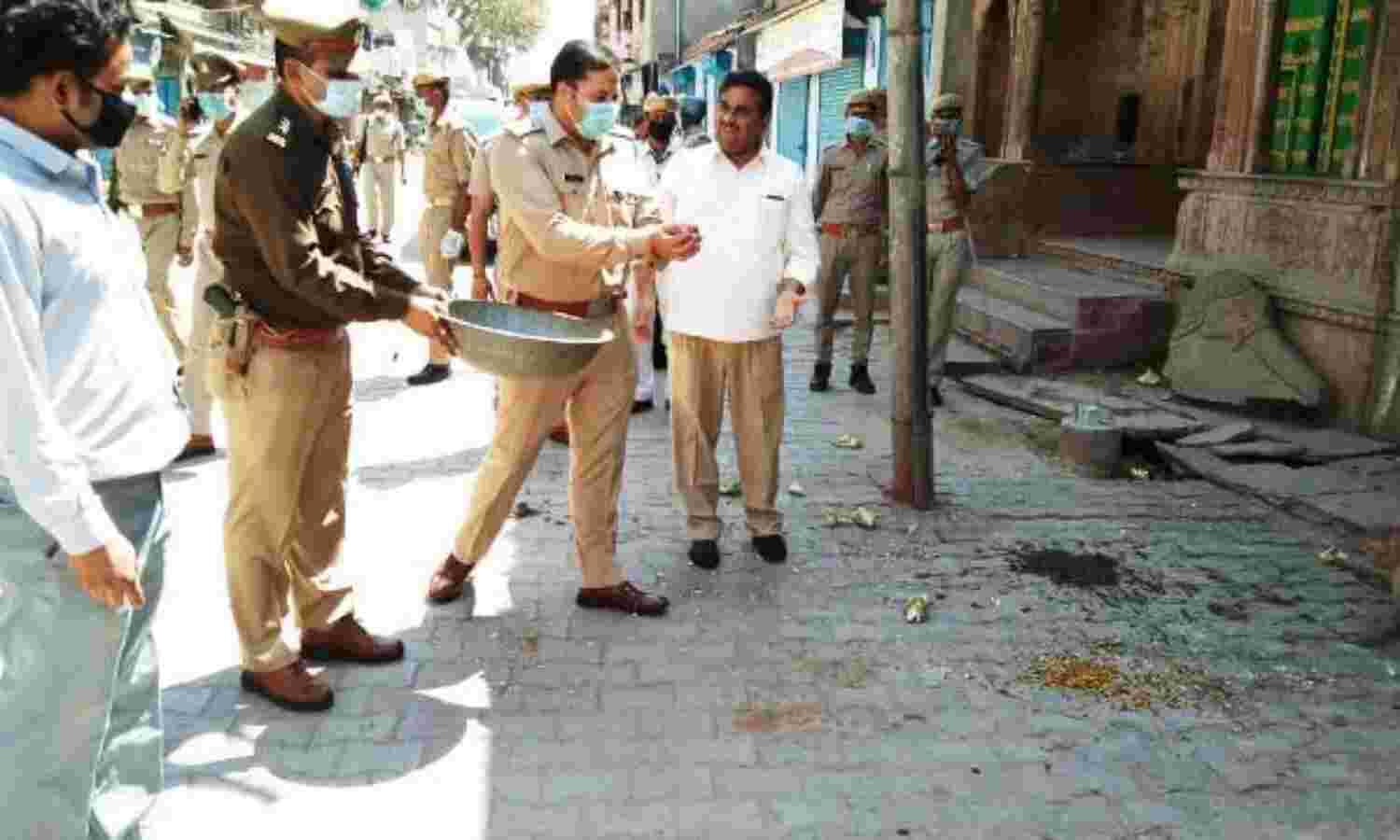 वृन्दावन : डीएम और एसएसपी ने वृंदावन क्षेत्र का किया निरीक्षण