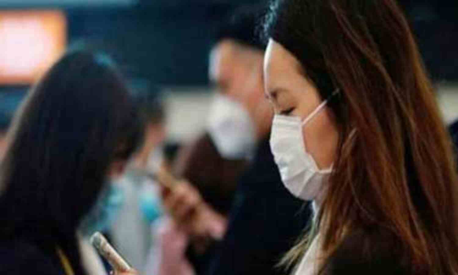 जानिए, क्या स्मार्टफोन पर जिंदा रहता है कोरोना वायरस