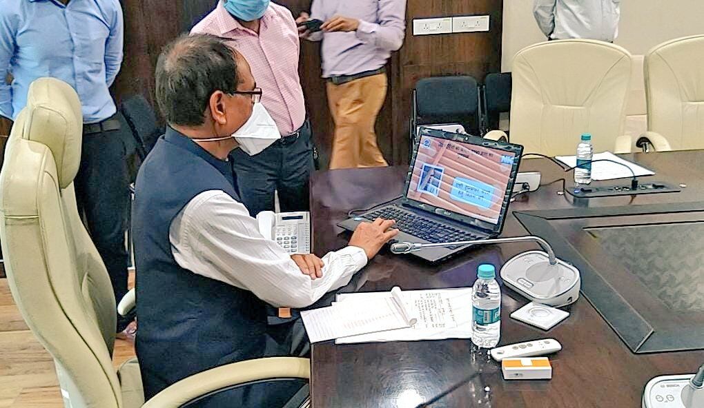 विपदा के भंवर में मध्यप्रदेश का खेवनहार शिवराज विपदा के भंवर में मध्यप्रदेश का खेवनहार शिवराज