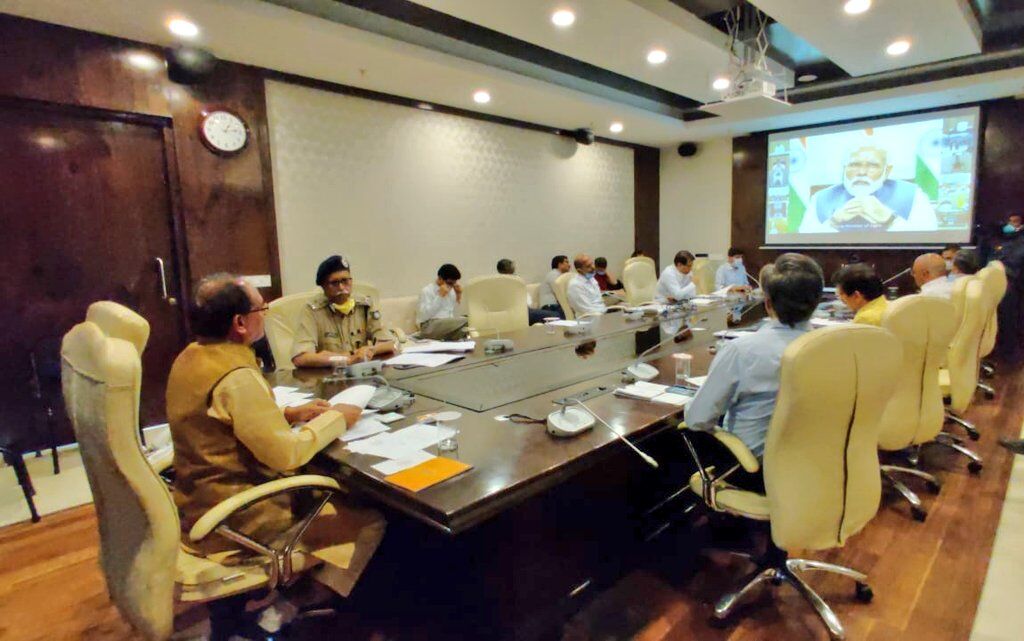 विपदा के भंवर में मध्यप्रदेश का खेवनहार शिवराज विपदा के भंवर में मध्यप्रदेश का खेवनहार शिवराज