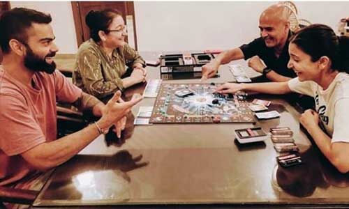 अनुष्का शर्मा ने शेयर की परिवार के साथ दिल को छू लेने वाली तस्वीर