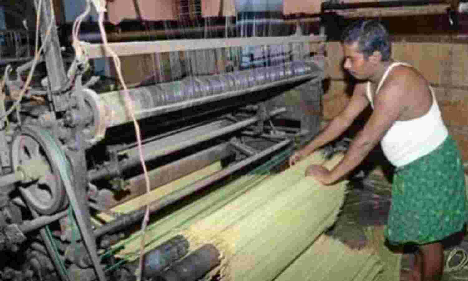 छोटे कारोबारियों को ब्याज मुक्त कर्ज देने पर मोदी सरकार कर रही विचार