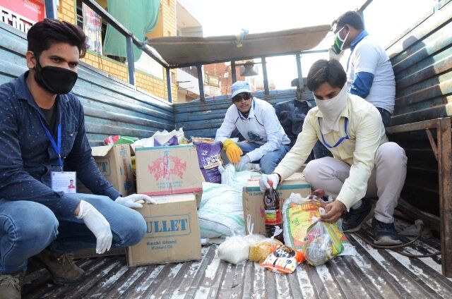 लॉकडाउन : ग्वालियर में शुरू हुई डोर टू डोर चलित सुपर मार्केट लॉकडाउन : ग्वालियर में शुरू हुई डोर टू डोर चलित सुपर मार्केट