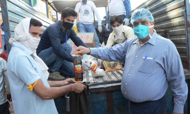 लॉकडाउन : ग्वालियर में शुरू हुई डोर टू डोर चलित सुपर मार्केट लॉकडाउन : ग्वालियर में शुरू हुई डोर टू डोर चलित सुपर मार्केट