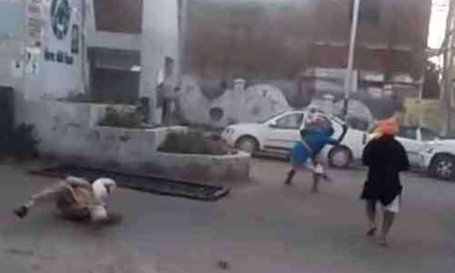 लॉकडाउन में पुलिस पर हमला, मंडी में मांगा पास तो एएसआई का काटा हाथ