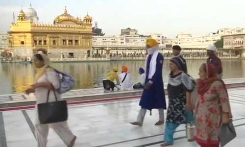 पंजाब : सीएम के मना करने पर भी बैसाखी मनाने स्वर्ण मंदिर पहुंचे कुछ लोग