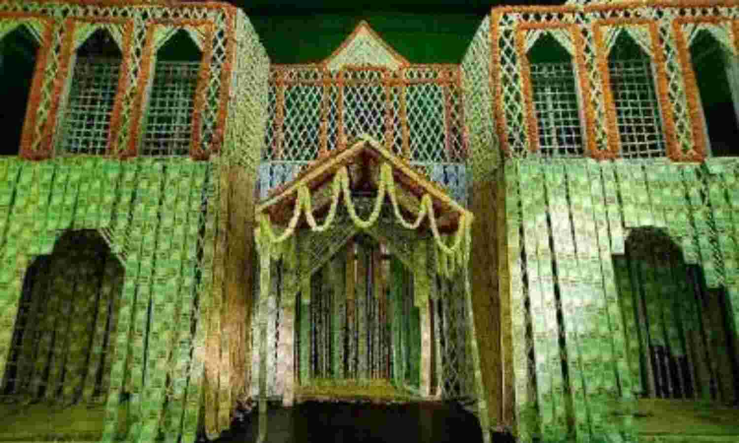 वृंदावन :बांके बिहारी मंदिर में सजाया गया नोट बंगला