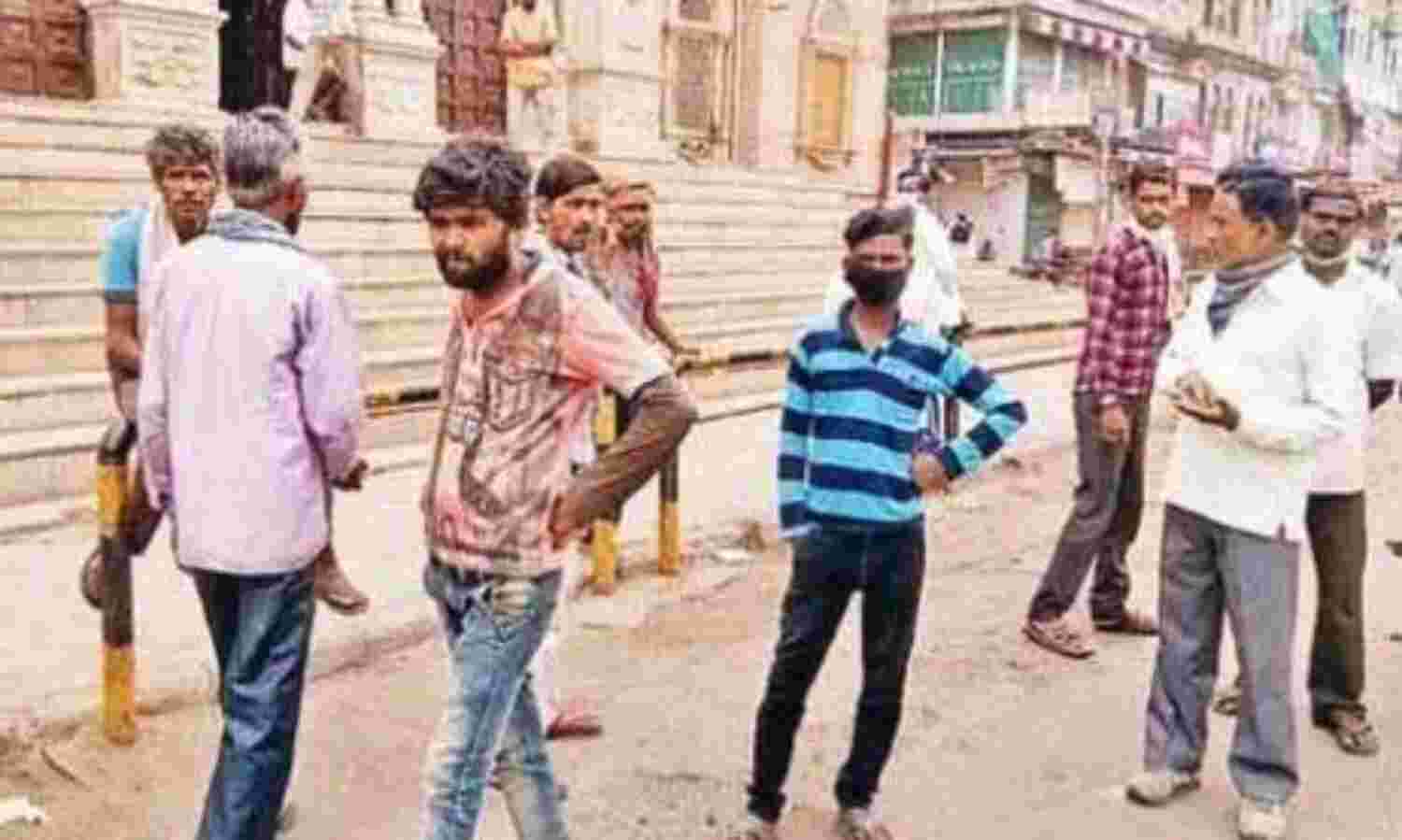 ग्वालियर : मजदूरों को पिछले 25 दिन से नहीं मिला है काम ग्वालियर : मजदूरों को पिछले 25 दिन से नहीं मिला है काम