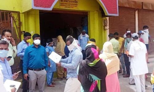 ग्वालियर : कलेक्टर ने दुकानों पर किया आटे के पैकेट का निरीक्षण ग्वालियर : कलेक्टर ने दुकानों पर किया आटे के पैकेट का निरीक्षण