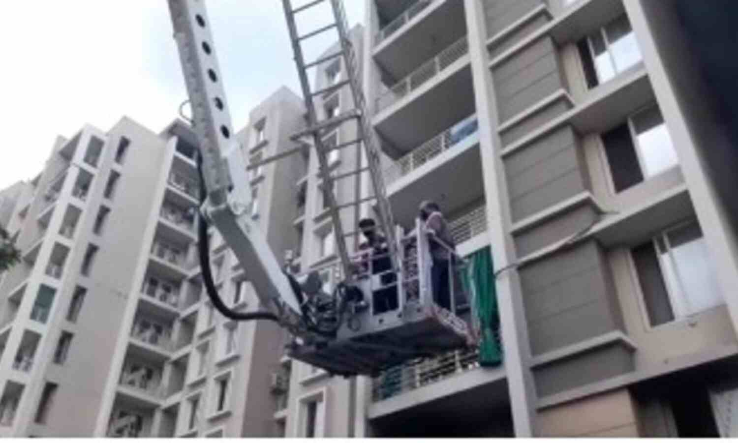 ग्वालियर: एमके सिटी में आग, रेस्क्यू कर निकाले गए लोग