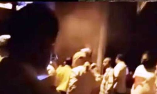 टोपी बाजार में बीती रात लगी आग, लाखों के नुकसान का अनुमान