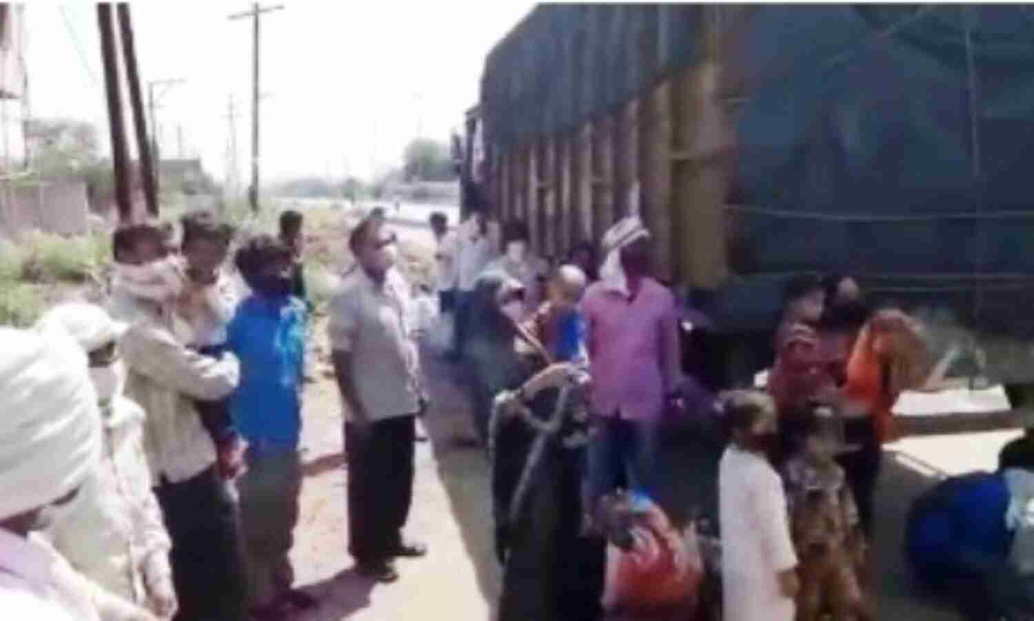 ग्वालियर : ट्रक में छिपकर जा रहे मजदूरों को पुलिस ने पकड़ा, 62 संदिग्धों की रिपोर्ट आई निगेटिव