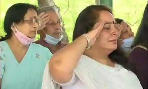 शहीद कर्नल आशुतोष शर्मा को नम आंखों से दी गई अंतिम विदाई, पत्नी-बेटी के छलकते रहे आंसू