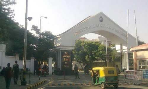 कोरोना की चपेट में सेना का आरएंडआर हॉस्पिटल, 25 लोग हुए संक्रमित कोरोना की चपेट में सेना का आरएंडआर हॉस्पिटल, 25 लोग हुए संक्रमित