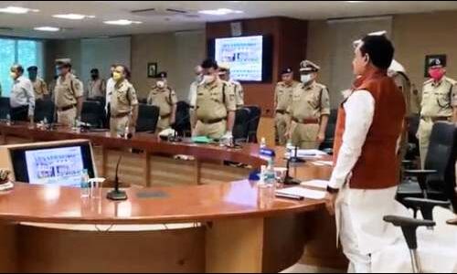 कोरोना आपदा के बीच गृहमंत्री मिश्रा ने पुलिसकर्मियों के लिए किये ये ... एलान कोरोना आपदा के बीच गृहमंत्री मिश्रा ने पुलिसकर्मियों के लिए किये ये ... एलान