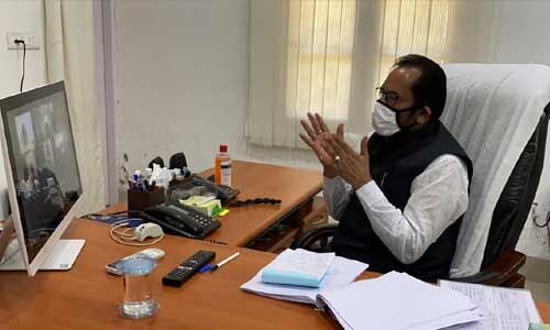 कोरोना वायरस पर कुछ लोग डर पैदा करके गुमराह करना चाहते हैं : नकवी