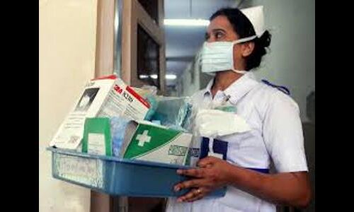 नर्सिंग :क्यों उपेक्षित है हैल्थ सिस्टम की रीढ़