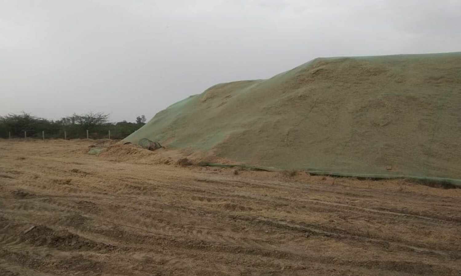 मथुरा में बना यूपी का पहला भूसा बैंक, 50 लाख का भंडारण