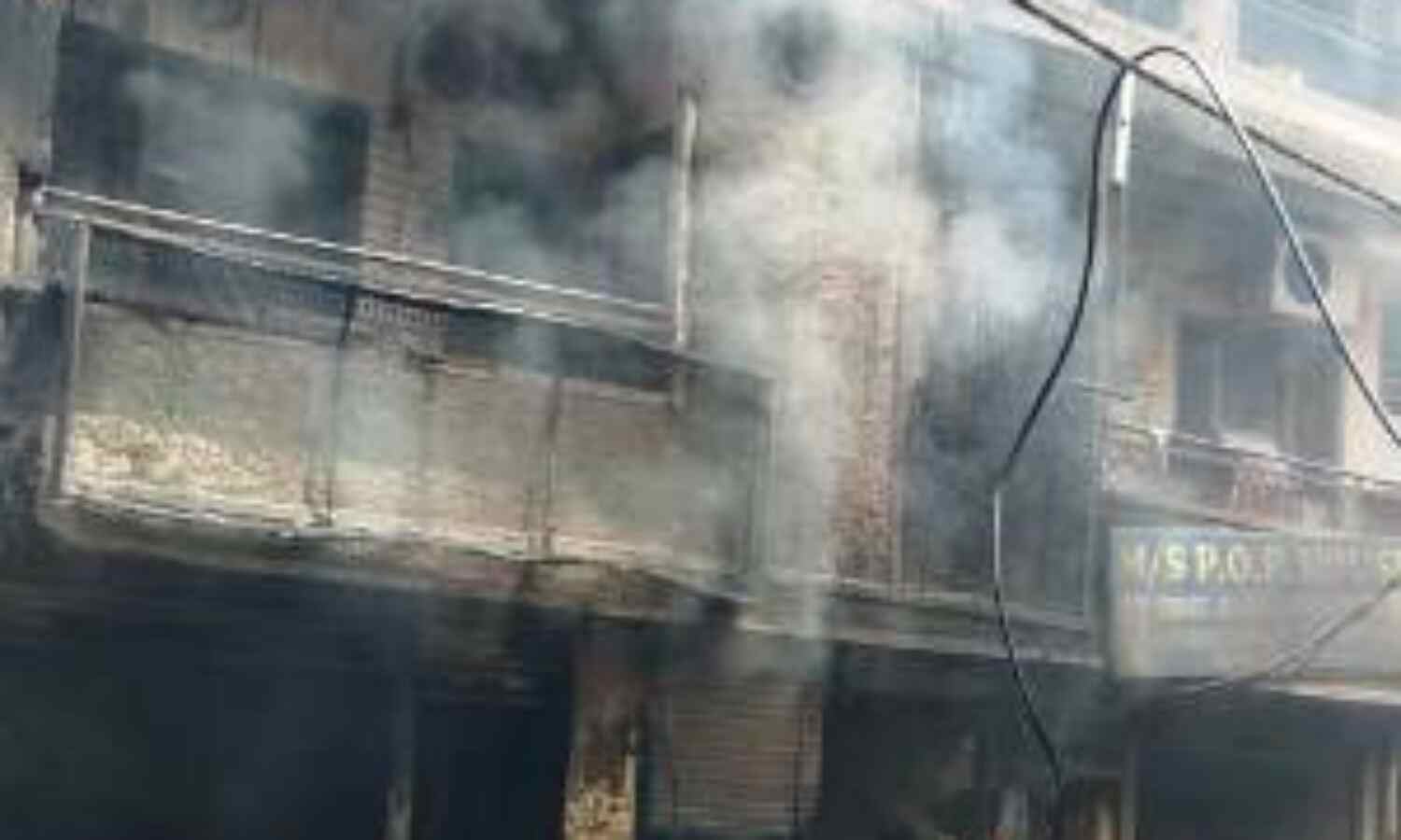 विवादास्पद स्थल पर निर्माण न करने के आदेश विवादास्पद स्थल पर निर्माण न करने के आदेश