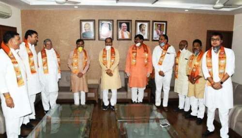 कांग्रेस को झटका, उपचुनाव से पहले कई नेता भाजपा में शामिल