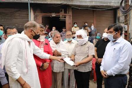 ग्वालियर : अग्निकांड के पीड़ित परिवार को मिली आर्थिक  सहायता
