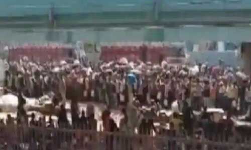 बांद्रा रेलवे स्टेशन जुटे बिहार के हजारों प्रवासी मजदूर