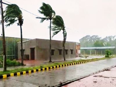 दीघा के तट से टकराया अम्फान, ओडिशा और बंगाल में तेज हुई हवा और बारिश