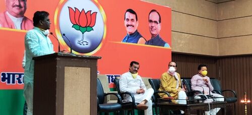 उपचुनावों से पहले कांग्रेस को लगा झटका, 200 से अधिक कार्यकर्ता भाजपा में शामिल