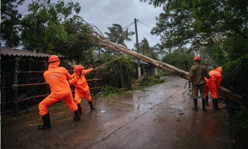 अम्फान की तबाही : ममता की अपील पर केंद्र ने मदद को भेजी सेना