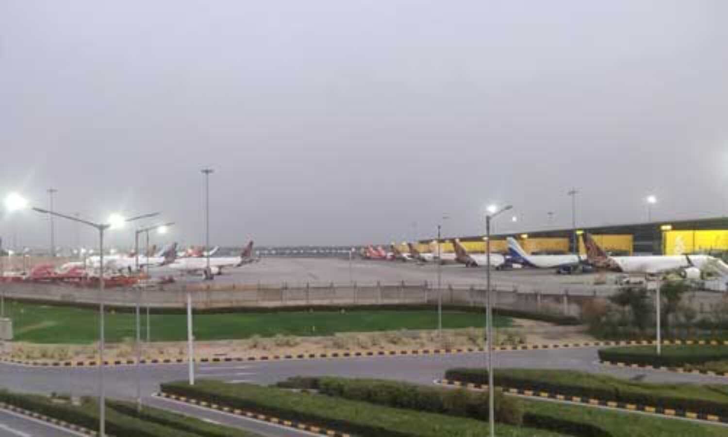 लॉक डाउन 4.0 : दिल्ली एयरपोर्ट से कल सुबह 4:30 बजे उड़ेगा पहला विमान, जानें क्या-क्या होंगे खास इंतजाम