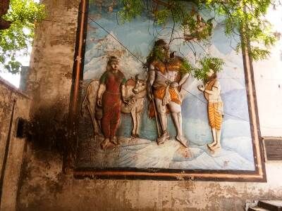 ग्वालियर : भगवान शिव की प्रतिमा पर कर रहे हैं गंदगी, देखने वाला कोई नहीं