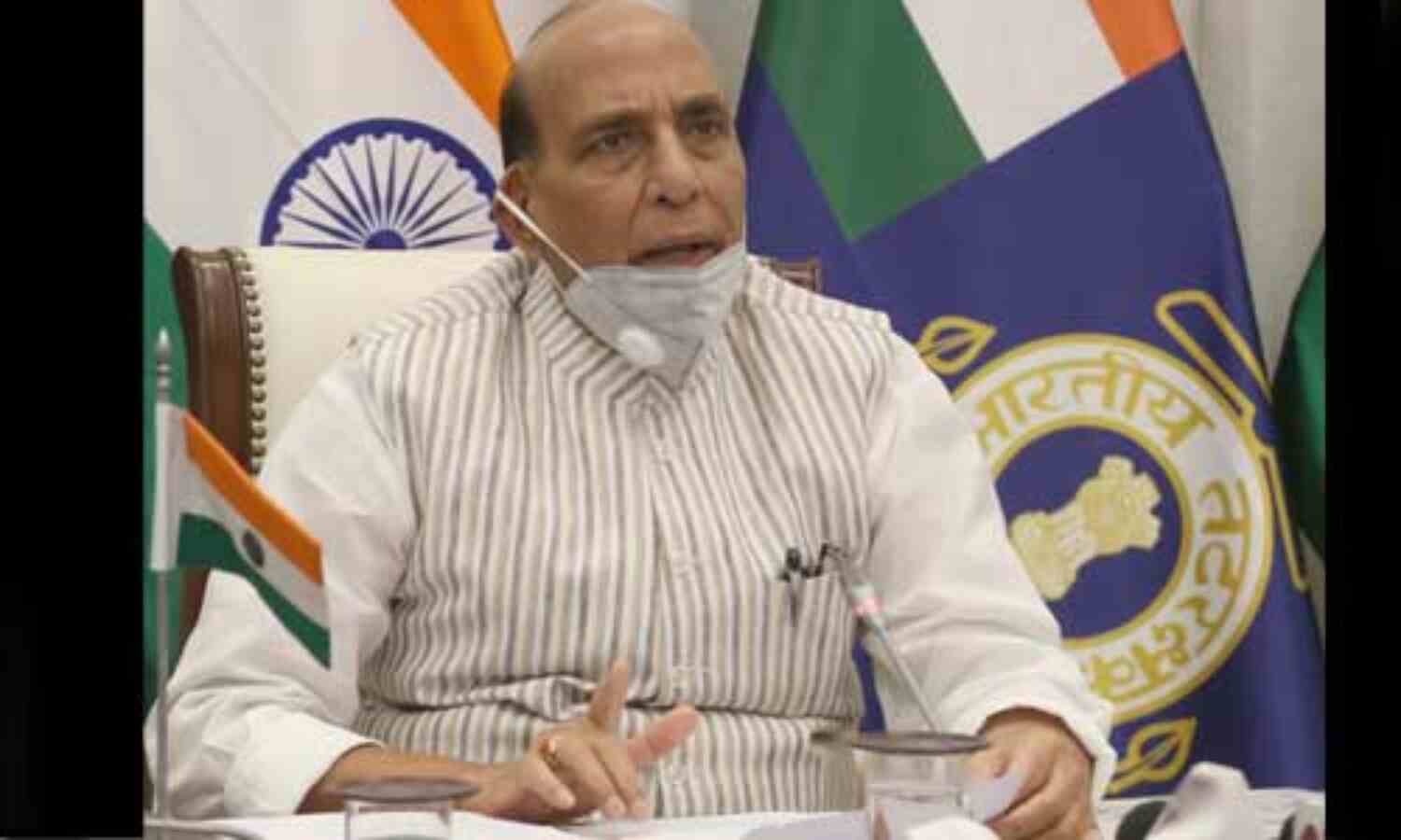 भारत-चीन से तनानती के बीच रक्षा मंत्री ने सीडीएस और तीनों सेना प्रमुखों के साथ की बैठक