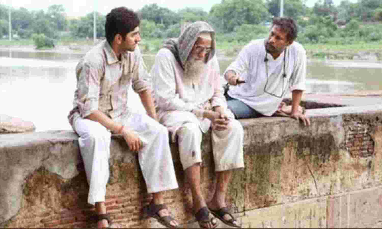 फिल्म गुलाबो सिताबो का पहला गाना जूतम फेंक रिलीज