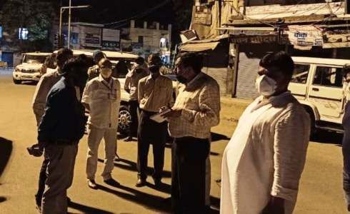 पूर्व मंत्री प्रद्युमन सिंह आधी रात को निकले निरिक्षण पर, अधिकारियों को दी चेतावनी