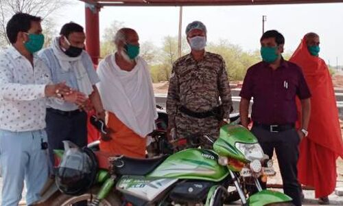 ग्रामीण क्षेत्र में चल रहे विकास कार्यों का ग्वालियर कलेक्टर ने किया अवलोकन,श्रमिकों से हुए रूबरू ग्रामीण क्षेत्र में चल रहे विकास कार्यों का ग्वालियर कलेक्टर ने किया अवलोकन,श्रमिकों से हुए रूबरू