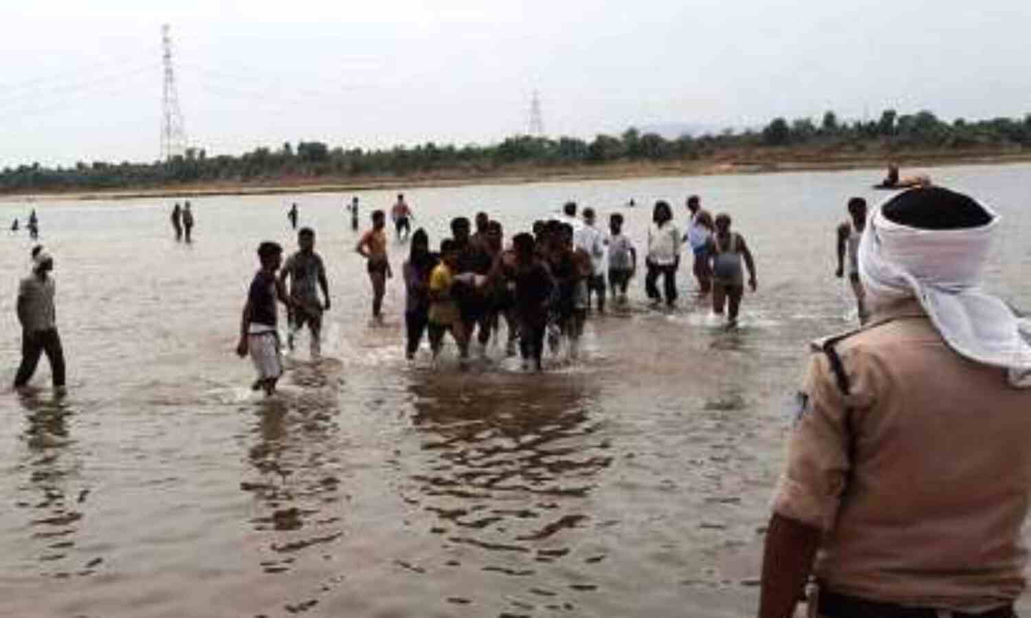 बड़ा हादसा : नर्मदा में स्नान करने गये परिवार के पांच सदस्य डूबे