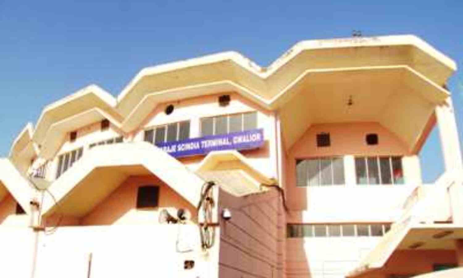 कोलकाता और हैदराबाद से ग्वालियर पहुंचे 123 यात्री