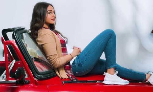 33 साल की हुईं बॉलीवुड की बिंदास अभिनेत्री सोनाक्षी सिन्हा