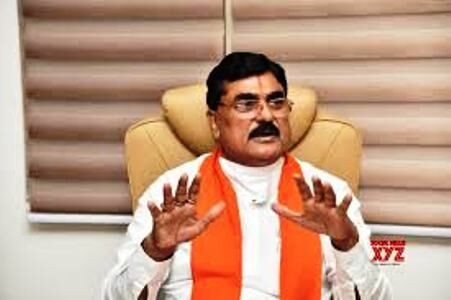 रेत खदानों में मशीन नहीं, मजदूर काम करेंगे - मंत्री पटेल