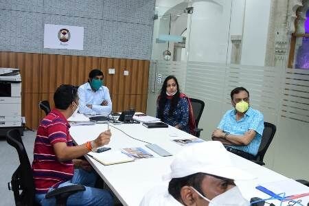 स्मार्ट सिटी समीक्षा बैठक में अंतर्राज्यीय बस सेवा संचालन की योजना को मिली स्वीकृति