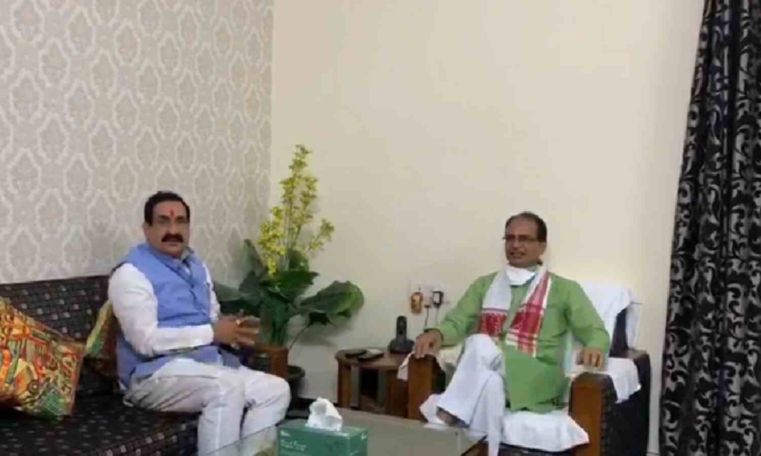 गृहमंत्री मिश्रा से मिलने निवास पर पहुंचे मुख्यमंत्री